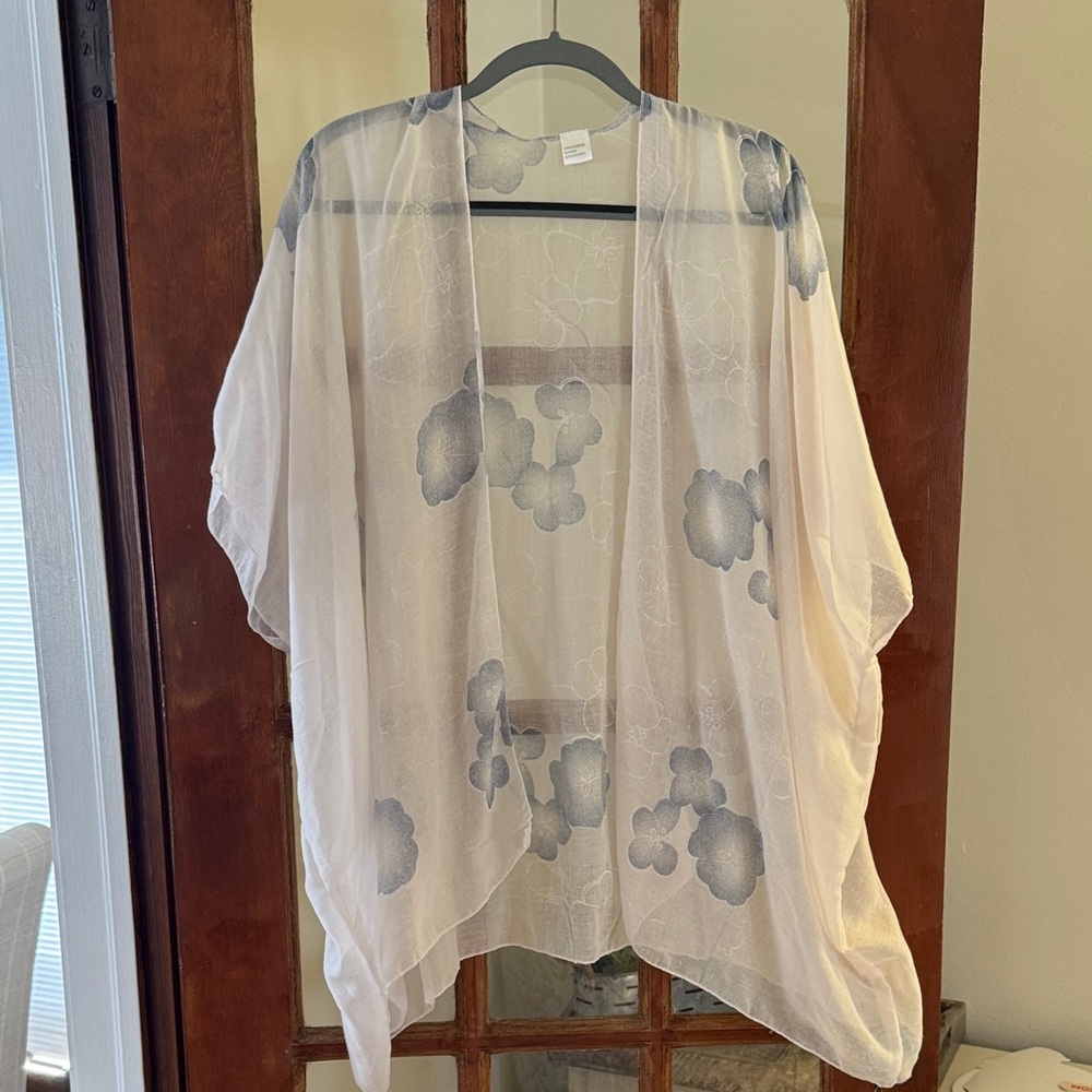 Sheer Kimono Cardigan with Floral Pattern One size